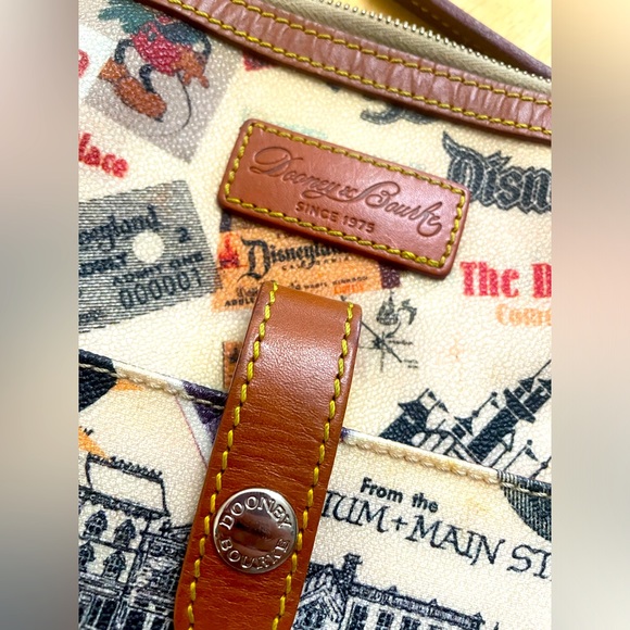Dooney & Bourke Disney 50th Anniversary Crossbody bag - Picture 3 of 4